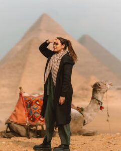 Sonakshi Sinha Instagram - Lo and behold - the great Pyramids of Giza (aur saath mein feature karte hue - ship of the desert Camel bhai) Thats one off the bucket list ✅ #sonastravels #egypt #Cairo #pyramidsofgiza