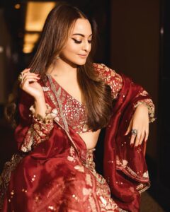 Sonakshi Sinha Instagram - Eid Mubarakkkk ✨🌙