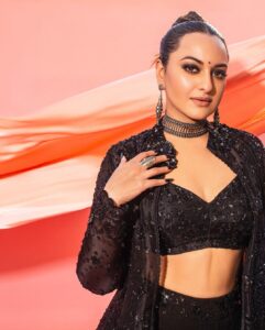 Sonakshi Sinha Instagram - Kaala jaadu hai Fareedan 🏴‍☠️ #HeeraMandiOnNetflix #ComingSoon