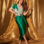 Sonakshi Sinha Instagram - If the phrase “Green with Envy” had a face… it would be Fareedan 🐍 #HeeraMandipromotions #HeeraMandionNetflix