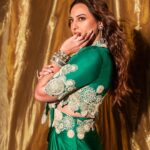 Sonakshi Sinha Instagram - If the phrase “Green with Envy” had a face… it would be Fareedan 🐍 #HeeraMandipromotions #HeeraMandionNetflix