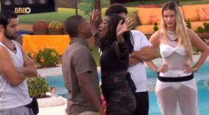Sonia Abrão Instagram - Bbb24 LEIDY GRITANDO: “ENCOSTA EM MIM, ENCOSTA!!!” PRA FORÇAR DAVI A PARTIR PRA AGRESSÃO! DE NOVO PARTIU PARA O CORPO A CORPO, DAVI PERCEBEU E COLOCOU OS BRAÇOS PARA TRÁS! SUBTERRÂNEA É POUCO!!!