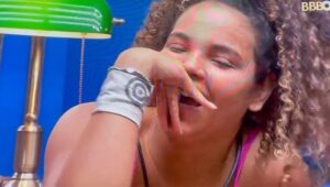 Sonia Abrão Instagram - Bbb24 ALMOÇO DO ANJO: OLHA A CARA DA PITEL ESPERANDO PRA VER SE A MULHER DO BUDA IA APARECER NO VÍDEO OU NÃO! E, PELO JEITO, FICOU MUITO FELIZ COM A AUSÊNCIA DELA! 🤦🏻‍♀️😂 (Vídeo: @globoplay) #SoniaAbrao #ATardeESua #CALONE #DBIPro