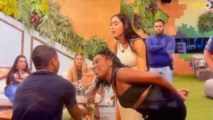 Sonia Abrão Instagram - BBB24: LEIDY PROVOCANDO DAVI PRA QUE ELE PARTA PRA AGRESSÃO E SEJA EXPULSO! Que cena ridícula e constrangedora, é “CANASTRONA” mesmo, como foi enquadrada no “SINCERÃO”! Que apelação!!!🤢(Vídeo: @globoplay) #SoniaAbrao #ATardeESua #CALONE #DBIPro