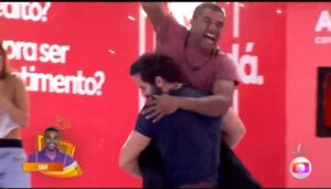 Sonia Abrão Instagram - BBB24 O GÊNIO DA LÂMPADA ATENDEU MEUS 3 PEDIDOS: DAVI LÍDER, GIOVANNA FORA E BUDA NO PAREDÃO!!! 🧞‍♂️ Bora dormir feliz!!! 😂😴😘(Vídeo: @globoplay)