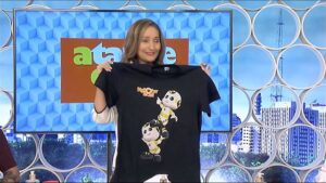 Sonia Abrão Instagram - QUE LINDAS, BONINHO! 😍 CAMISETAS DE MILHÕES!  Já tô pronta pra assistir ao BBB24 devidamente uniformizada! 👕👕 Valeu!!! Parabéns pelos 6 milhões de seguidores chegando!!! 👏👏👏👏👏😘 Né, @vladimiralves, @alessandrolobianco e @anamascarenhastv? #SoniaAbrao #ATardeESua #CALONE #DBIPro