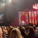 Sonia Abrão Instagram - SHOW DO LEONARDO EM SAMPA: ELE CANTOU COM O FILHO ZÉ FELIPE, QUE LEVOU A FILHINHA MARIA FLOR AO PALCO! Momento. Ternura em família! 🥰 (Vídeos: @bellamorais) #SoniaAbrao #ATardeESua #CALONE #DBIPro
