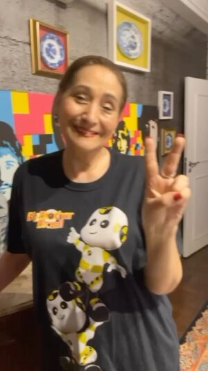 Sonia Abrão Instagram - BBB24 - Eu aqui, já uniformizada com essa camiseta linda, presente do @jbboninho, ansiosa pela VITÓRIA do DAVI! Vem logo, grande final! Bora lá, CAMPEÃO!!!! 🏆❤️