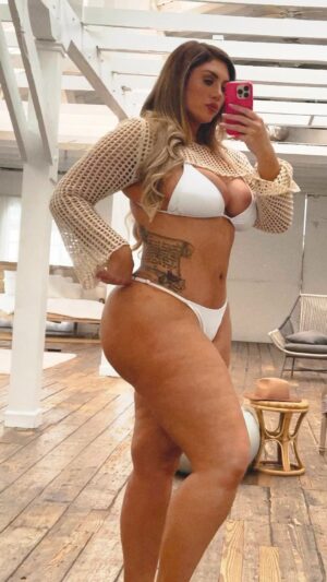 Sophie Hall Instagram - Would you watch me if I had my own show? Would you like to see more of my personality? Have you seen my lives before? 😋☺️🥰
