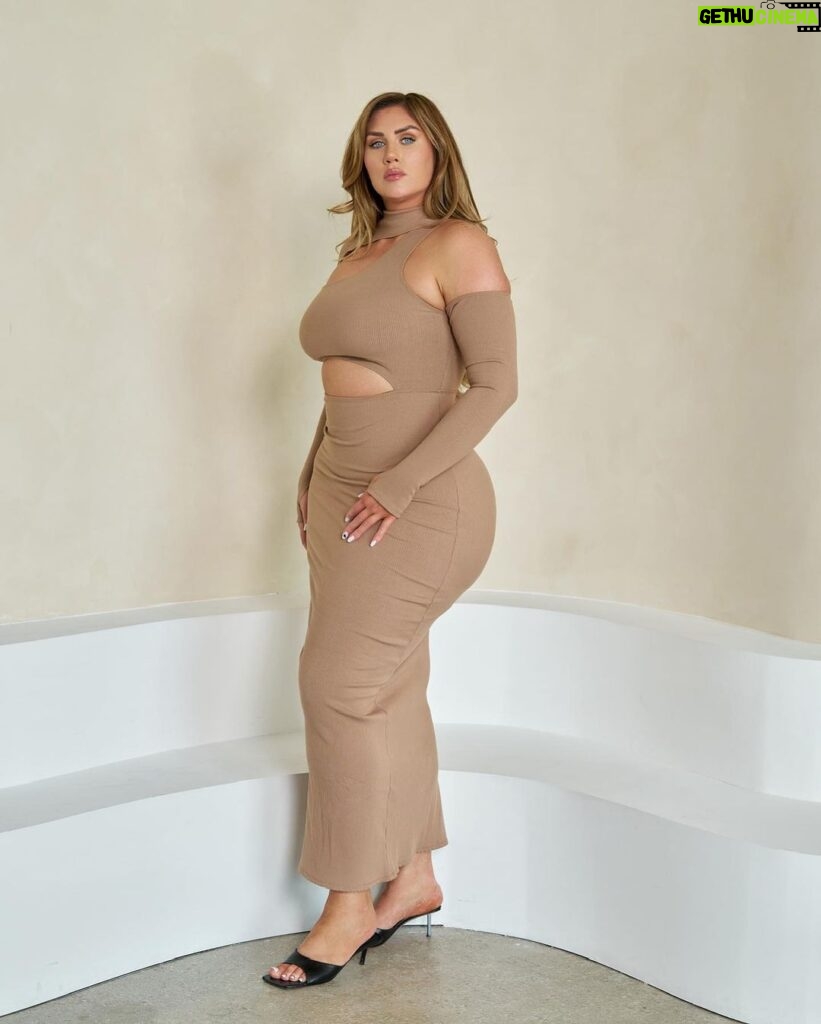 Sophie Hall Instagram - Me quiero 🖤 @fashionnovacurve Angelina Snatched Maxi Dress - Nude 1X