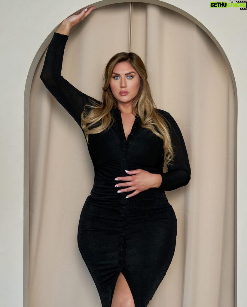 Sophie Hall Instagram - Grateful🖤 @fashionnovacurve Silky Smooth Long Sleeve Slinky Dress - Black XL
