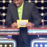 Steve Harvey Instagram - Something you’d be surprised #SteveHarvey wants to swap with you for a week?? 🤑👀😂 “Yeah, that’s a good answer.” #FamilyFeud
