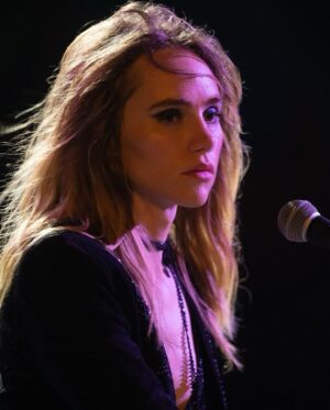 Suki Waterhouse Instagram - warning - final episodes with mother and father might break you like they did me
