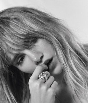 Suki Waterhouse Instagram - @harpersbazaares ❤️
@inmajimenezbazaar 
Words: @celcuervo
Photographer: @nicolasvalois
Stylist: @claudialaukamp
Producer: @beamvelasco
Hair: @johnnollet
Make Up: @patrickta