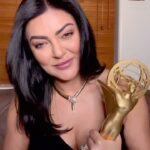 Sushmita Sen Instagram - Thank you @ibollywoodlife for this wonderful honour!!!😁❤️💃🏻 #PerformerOfTheYear #OTT #BLAwards2024 #Taali #Aarya3 🙏 I dedicate this Award to #TeamAarya & #TeamTaali …and to my God, for helping me see this through!!!❤️ The greatest Award remains the love, appreciation & loyalty of my Audiences…Thank you for bringing me BACK!!!😉👊❤️😁 I love you guys!!! #duggadugga 💃🏻 @madhvaniram @shraddhapasi @bluhills @amitamadhvani @officialrmfilms @disneyplushotstar #castandcrew 👏🤗❤️ @ravijadhavofficial @gseamsak @afeefanadiadwala @officialjiocinema @shreegauri_sawant #castandcrew 👏🥰