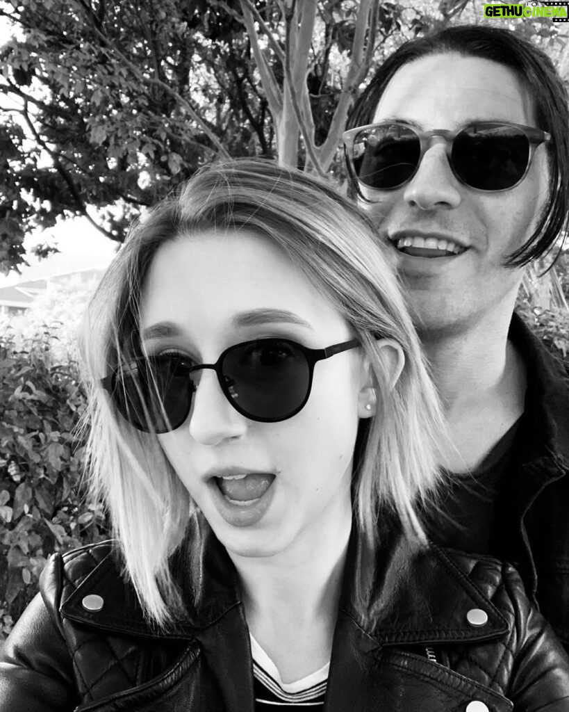 Taissa Farmiga Instagram - Here’s to 2019 being this cool ✌🏼