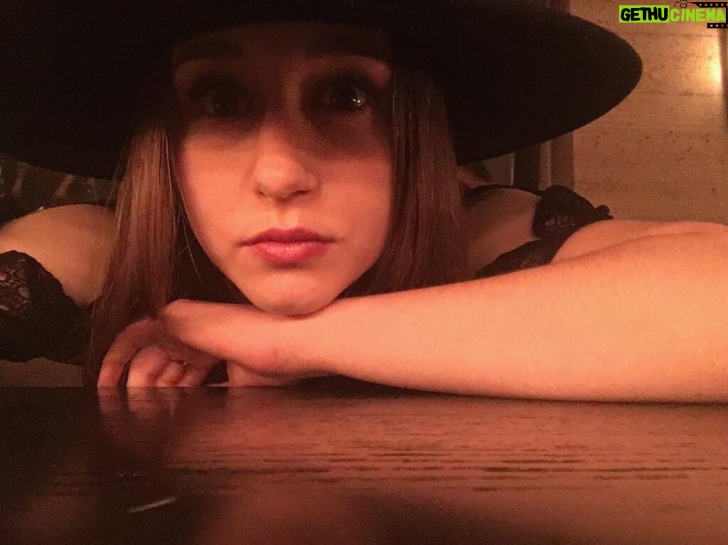 Taissa Farmiga Instagram - Hello friends 🖤☠️ this is my face requesting your presence for tonight’s episode of #AHSApocalypse. This special episode directed by an extra special frog-loving kind of person @mssarahcatharinepaulson is bound to stir up some seven-year-old nostalgia. I would follow this talented woman and her director’s chair anywhere she would have me. #ReturnToMurderHouse airs tonight! Tune in and you may just get to hear Violet’s favorite word but no damn promises 🌹🖤
