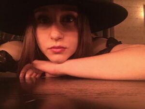 Taissa Farmiga Instagram - Hello friends 🖤☠️ this is my face requesting your presence for tonight’s episode of #AHSApocalypse. This special episode directed by an extra special frog-loving kind of person @mssarahcatharinepaulson is bound to stir up some seven-year-old nostalgia. I would follow this talented woman and her director’s chair anywhere she would have me. #ReturnToMurderHouse airs tonight! Tune in and you may just get to hear Violet’s favorite word but no damn promises 🌹🖤