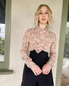 Taissa Farmiga Instagram - Press Junket day for @gildedagehbo 💋 Plus side of virtual is having my little dude by my side. 💄 @emilychengmakeup 💇🏼‍♀️ @brianfisherhair 👠 @lex_onlex