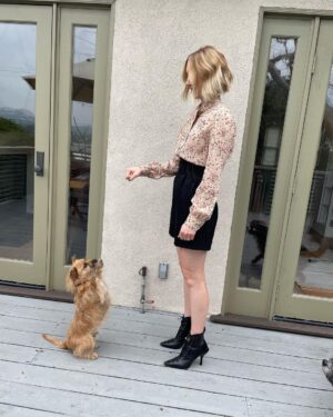 Taissa Farmiga Instagram - Press Junket day for @gildedagehbo 💋 Plus side of virtual is having my little dude by my side. 

💄 @emilychengmakeup 
💇🏼‍♀️ @brianfisherhair 
👠 @lex_onlex
