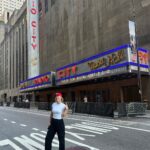 Taylor Tomlinson Instagram - NYC this weekend. @radiocitymusichall Saturday sold out. Link in bio for Sunday. Stage momming by @itsmejaniez