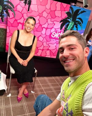 Tommaso Zorzi Instagram - Comunque ero qua per intervistare Margot Robbie, Ryan Gosling, America Ferrera, Issa Rae e Simu Liu. A breve uscirà tutto 🙌🏼
@barbiethemovie 
@warnerbrositalia