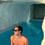 Tommaso Zorzi Instagram - “Amo il sole, l’erba, la gioventù.” Era di Pasolini ma comunque sono d’accordo. Specialmente sull’erba. @cavotagoomykonos supplied Cavo Tagoo Mykonos