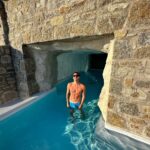 Tommaso Zorzi Instagram - “Amo il sole, l’erba, la gioventù.” Era di Pasolini ma comunque sono d’accordo. Specialmente sull’erba. @cavotagoomykonos supplied Cavo Tagoo Mykonos