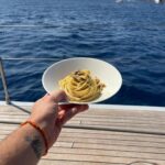 Tommaso Zorzi Instagram - Sto staccando un po’ ma voglio comunque condividere con voi un po’ di questi giorni a zonzo per le Eolie. Buon ferragosto, vi voglio bene ❤️ Isole Eolie