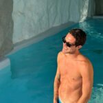 Tommaso Zorzi Instagram - “Amo il sole, l’erba, la gioventù.” Era di Pasolini ma comunque sono d’accordo. Specialmente sull’erba. @cavotagoomykonos supplied Cavo Tagoo Mykonos