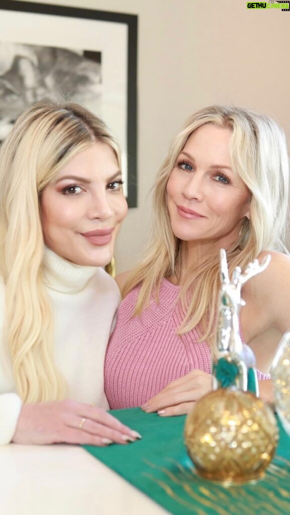 Tori Spelling Instagram - We are ✨on air✨ @qvc at 8am ET TODAY! Introducing @thebffcollection , Christmas in July Edition!🎅☀️🎄 We are so excited to bring NEW festive home décor pieces to the Q, in honor of Christmas in July!🤩 We want to bring the holiday spirit to your home this summer by bringing you festive and stylish pieces for the holidays.🎄 📺Be sure to tune in again at ✨1 am ET tonight✨Sun 7/16 because we’ll be back on air🎄 In the meantime, explore more from our, @TheBFFCollection and the link in our bios! #cij