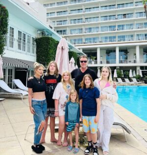 Tori Spelling Instagram - Back to my zip code… @beverlyhilton hotel has been such a huge part of my life. Went there with my family growing up and now I’m lucky enough to be able to take my own family. #beverlyhitonhotel gave us the most wonderful experience for @stella_mcdermott08 15th birthday. Penthouse suite, cabanas, cakes, the works. Tbh it was hard to leave 😂. Family time is the best time and @beverlyhilton you continue to always make us feel like true family. We love you! xoxo #90210
