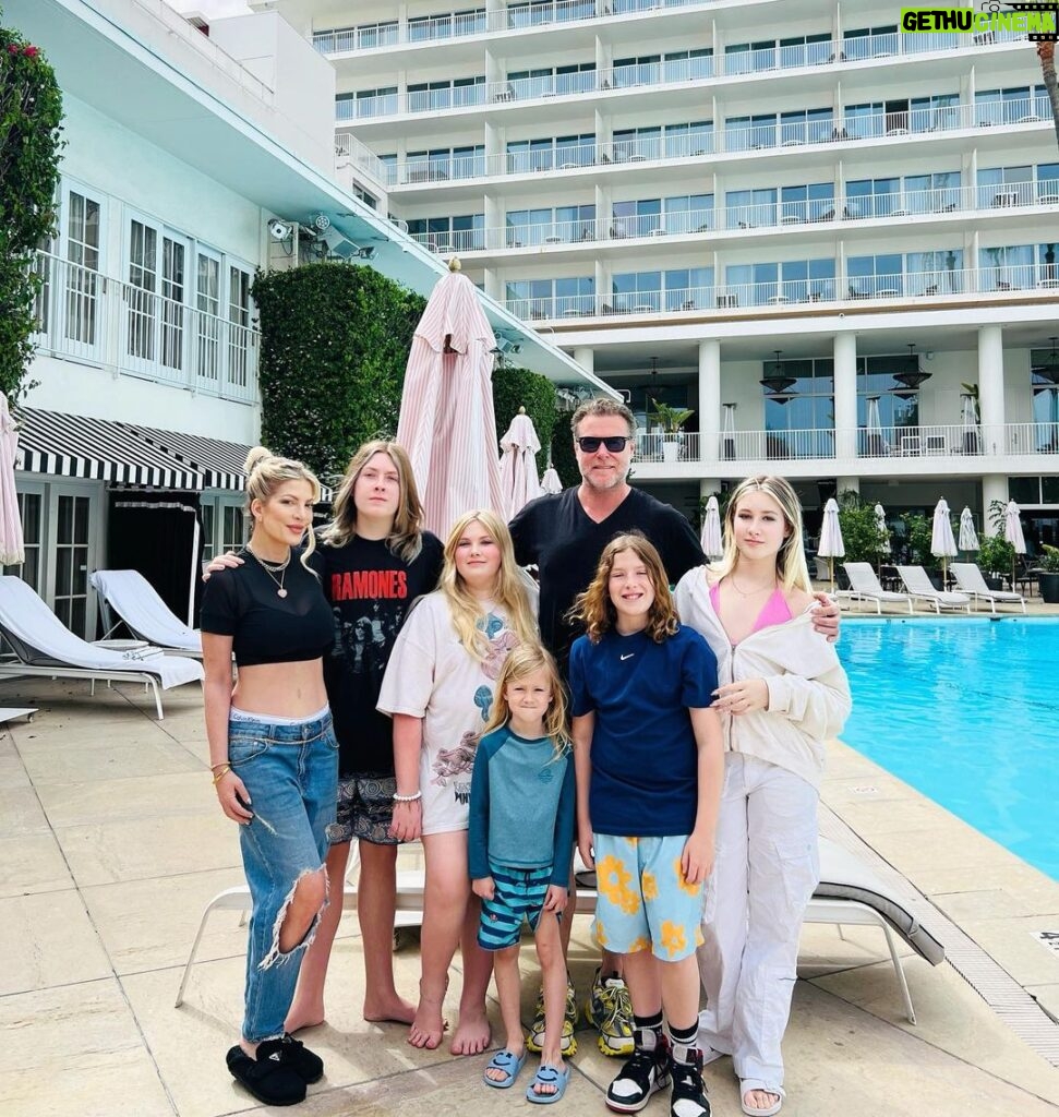 Tori Spelling Instagram - Back to my zip code… @beverlyhilton hotel has been such a huge part of my life. Went there with my family growing up and now I’m lucky enough to be able to take my own family. #beverlyhitonhotel gave us the most wonderful experience for @stella_mcdermott08 15th birthday. Penthouse suite, cabanas, cakes, the works. Tbh it was hard to leave 😂. Family time is the best time and @beverlyhilton you continue to always make us feel like true family. We love you! xoxo #90210 Beverly Hilton Hotel, Beverly Hills, California