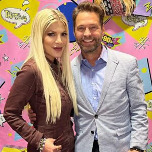 Tori Spelling Instagram - 90210 Family 4EVR… Thx 90’s Con @thats4ent for bringing us all together to spend a weekend together and with all of our amazing fans who have become family over the decades. I love you my forever family @jenniegarth @jason_priestley @ianziering @theshando and love but missed greatly @brianaustingreen @gabriellecarteris . Scroll thru all of these pics to see how special it really was!! And, my reels coming today after I finish going back to my day job as mom lol. And, @rebeccagayheartdane it was so good to catch up! I ❤️U. And, I got to see almost all of my Saved By The Bell Family too. Although no pics 😭. Love you @elizberkley @mariolopez @mpgosselaar and I got to hug friends I haven’t seen in years @aliciasilverstone and @reddonovan @breckinmeyer @melissajoanhart @jennaleighgreen @carolinerhea4real @realjoeyfatone 
My Heart is Happy today xoxo Hope to see you all in September in Florida at next 90’s Con ;)