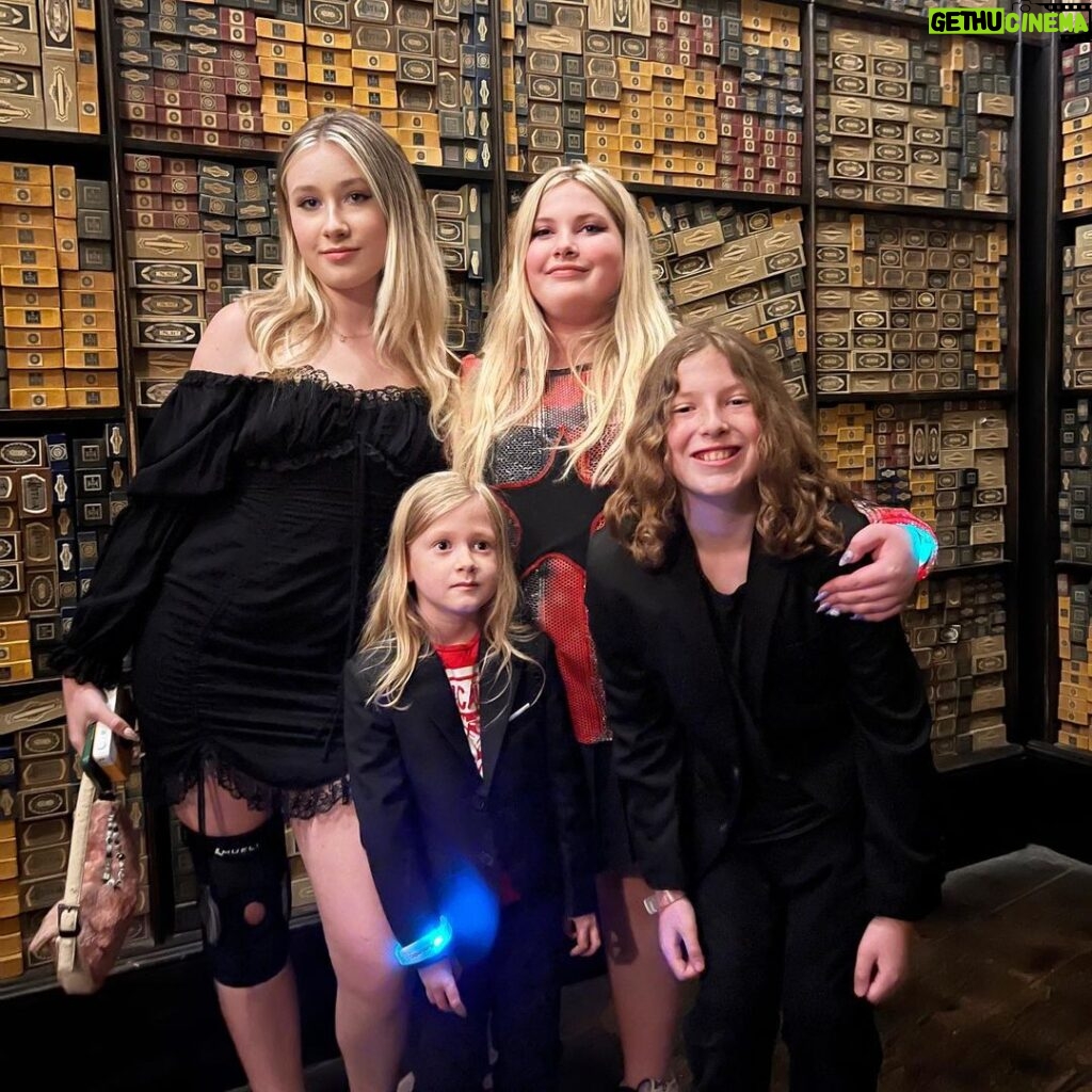 Tori Spelling Instagram - What an incredible evening attending the #standupforkidsgala supporting @luskinoic and the amazing work they do! No kid and no family are ever turned away! No matter if uninsured. They are the best for pediatric orthopedic treatments! Such kind humans doing phenomenal work daily! Loved showing our kids what it’s like to give back. Met the founders, the surgeons, the families and patients they’ve helped, unbelievable! And, @piatoscano duet with patient and ambassador not to mention talented actress and singer @scarlettkateferguson was incredible. Showing she doesn’t let cerebral palsy stop her from achieving her goals and dreams! My friend @carolinerhea4real hosted this amazing evening. I love that my kids now want to volunteer with #luskinoic ❤️🙏🏻. The beautiful night ended with a private show at #harrypotterworld @unistudios . #standupforkids . 📸: @stefaniekeenan @shaesavin Universal Studios Hollywood