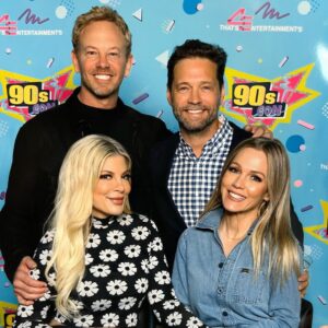 Tori Spelling Instagram - 90210 Family 4EVR… Thx 90’s Con @thats4ent for bringing us all together to spend a weekend together and with all of our amazing fans who have become family over the decades. I love you my forever family @jenniegarth @jason_priestley @ianziering @theshando and love but missed greatly @brianaustingreen @gabriellecarteris . Scroll thru all of these pics to see how special it really was!! And, my reels coming today after I finish going back to my day job as mom lol. And, @rebeccagayheartdane it was so good to catch up! I ❤️U. And, I got to see almost all of my Saved By The Bell Family too. Although no pics 😭. Love you @elizberkley @mariolopez @mpgosselaar and I got to hug friends I haven’t seen in years @aliciasilverstone and @reddonovan @breckinmeyer @melissajoanhart @jennaleighgreen @carolinerhea4real @realjoeyfatone 
My Heart is Happy today xoxo Hope to see you all in September in Florida at next 90’s Con ;)