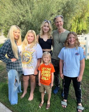 Tori Spelling Instagram - Little Bro’s Birthday…
-
Happy Birthday to my amazingly beautiful kind funny and brilliant brother @randyspelling . I love you so much! Best human, dad, husband, life coach, friend, and uncle! Love you blonde pea 🥰