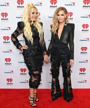 Tori Spelling Instagram - BFF twinning moment 👯‍♀️…
-
Thx @iheartfestival and our @iheartradio family for an amazing Vegas weekend. What happens in Vegas lives on our podcast! Check link in my bio to hear a very special episode of @9021omgpodcast Vegas Baby with me and my bff @jenniegarth . It gets wild. Hide your baguettes 🥖 if you listen you’ll know 😂.
-
My look :
@_zhivago_ .
@ohliguer .
@dena_kemp .
@houseofemmanuele .
@khiryofficial .
-
Jen’s look:
@_zhivago_ .
@houseofemmanuele .
@lillianshalom .
-
My makeup : @andrewsaintandrew .
My hair : @richthestylist .
Nails: @sonny_tang .
@theresidencyexperience we ❤️ you
