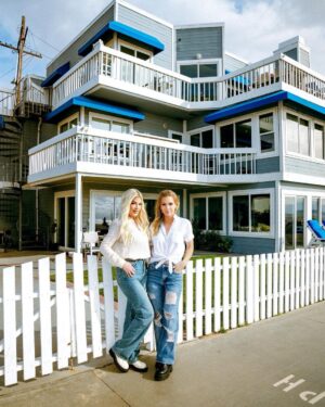 Tori Spelling Instagram - OMG we went back to the beach apartment…
-
My bff @jenniegarth and I went back to our beloved (well Kelly & Donna’s beloved) beach apartment for the first time in over 20 years! And, we have the podcast to prove it! Click link in my bio to hear this fun roomie bff episode “9021OH, we’re back” of @9021omgpodcast See, you CAN go home again! #90210 #beachapartment #kellyanddonnaforever #bff