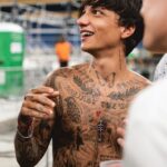 Ultimo Instagram - Questa foto è stata scattata dopo la seconda data a San Siro, l’ultima del tour. Bei ricordi! Nel 2023 suonerò a Roma e Milano con un tour chiamato “La favola continua…”, che spero proseguirà per anni! So che mancano all’appello tante altre città che amo e dove potremmo suonare, ma il progetto è lungo e non ho intenzione di fermarmi neanche un anno, quindi non preoccupatevi. Oggi ho letto che siamo a 170 mila biglietti venduti e soprattutto nelle date di Roma non mancano troppi biglietti. Sarà bello e non vedo l’ora! Intanto sono a Londra e sto scrivendo nuove canzoni. Restate connessi. ❤️