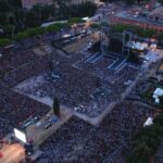Ultimo Instagram - Roma, ho delle parole da dedicarti dopo ieri sera. Non so come possa sdebitarmi per quello che ho visto e sentito. Non riuscivo a vedervi tutti eppure vi ho sentiti uno per uno, tutti e 70.000. Io sono uno partito da solo, con un pianoforte, le mie canzoni e nient’altro... e vedere che sono arrivato a tutto questo mi fa credere nella bellezza dei sogni. Come ho gridato ieri alla fine del concerto “abbiamo vinto noi” !!! Quelli in cui nessuno credeva. Quelli lasciati fuori. Quelli che ancora sperano che le cose possano cambiare. Quelli che, sbagliando, hanno chiamato ultimi… e stavolta hanno vinto. Roma, 17 Luglio 2022, una notte che rimarrà per sempre. Circo Massimo