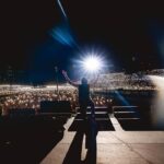 Ultimo Instagram - Roma, ho delle parole da dedicarti dopo ieri sera. Non so come possa sdebitarmi per quello che ho visto e sentito. Non riuscivo a vedervi tutti eppure vi ho sentiti uno per uno, tutti e 70.000. Io sono uno partito da solo, con un pianoforte, le mie canzoni e nient’altro... e vedere che sono arrivato a tutto questo mi fa credere nella bellezza dei sogni. Come ho gridato ieri alla fine del concerto “abbiamo vinto noi” !!! Quelli in cui nessuno credeva. Quelli lasciati fuori. Quelli che ancora sperano che le cose possano cambiare. Quelli che, sbagliando, hanno chiamato ultimi… e stavolta hanno vinto. Roma, 17 Luglio 2022, una notte che rimarrà per sempre. Circo Massimo