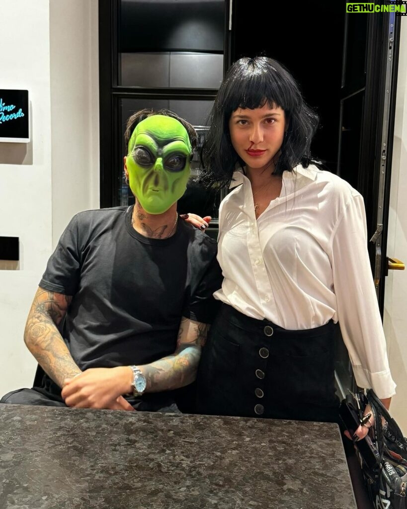 Ultimo Instagram - La gente ci guardava come fossimo due alieni …