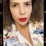 Vanessa da Mata Instagram - A Força Que Nunca Seca (Vanessa da Mata / @oficialchicocesar) Já se pode ver ao longe A senhora com a lata na cabeça Equilibrando a lata vesga Mais do que o corpo dita Que faz o equilíbrio cego A lata não mostra O corpo que entorta Pra lata ficar reta Pra cada braço uma força De força não geme uma nota A lata só cerca, não leva A água na estrada morta E a força nunca seca Pra vida que é tão pouca #VanessadaMata #aforçaquenuncaseca