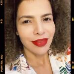 Vanessa da Mata Instagram - Bem da Vida (Vanessa da Mata) Viva a felicidade Abolindo quase toda a maldade Como se o amor trouxesse O gozo da infância Bem que volta à inocência Bem de ter carinho e delicadeza Viva o que nos torna O bem maior da natureza Eu era sem primavera Dessas que o ano não principia Poesia não me dizia Ternura em mim não havia Faltava encanto na melodia Não parava uma saudade Velha de pouca idade Ia vivendo a necessidade Música do álbum “Vanessa da Mata” (2002) #VanessadaMata #BemdaVida