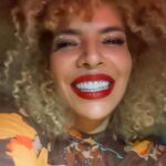 Vanessa da Mata Instagram – “Vida
Não tome conta da minha vida
Como se fosse a terra prometida
Não reclame se eu montar no vento e nunca mais”

🔥 Fogo (Vanessa da Mata
Álbum: 🥭 Vem Doce 

#VanessadaMata #VemDoce