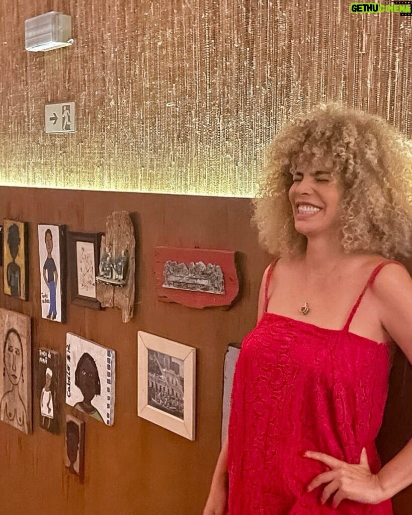 Vanessa da Mata Instagram - 🥭 “Se você jogar mau olhado, eu nem vi Se você vier gargalhar, eu tô junto Não tô aqui pra suprir buracos É a foice nos maus tratos…” #VanessadaMata #VemDoce Salvador, Bahia