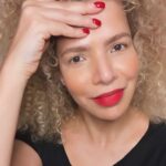 Vanessa da Mata Instagram - “Foram tantos anos sem te encontrar Quanto você mudou desde lá Mudei demais também” #Rindocomvocê #VanessadaMata #VemDoce
