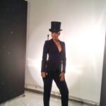 Vanessa da Mata Instagram - #TBT Bastidores do ensaio para a capa da revista RG Vogue, de julho de 2008. Vanessa posou para as lentes do fotógrafo @henriquegendre com styling de @luisfiod. A cantora tinha acabado de receber o prêmio Multishow na categoria Melhor Música com “Boa Sorte/Good Luck”. Quem aqui se lembra dessa capa? #EquipeVDM #VanessadaMata