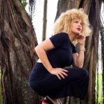 Vanessa da Mata Instagram - “É tão bom te encontrar Sempre gostoso te rever Espero que esteja feliz E só as coisas boas fiquem” 🎵 Rindo com você (Vanessa da Mata) Fotos: @leoaversa / @jornaloglobo